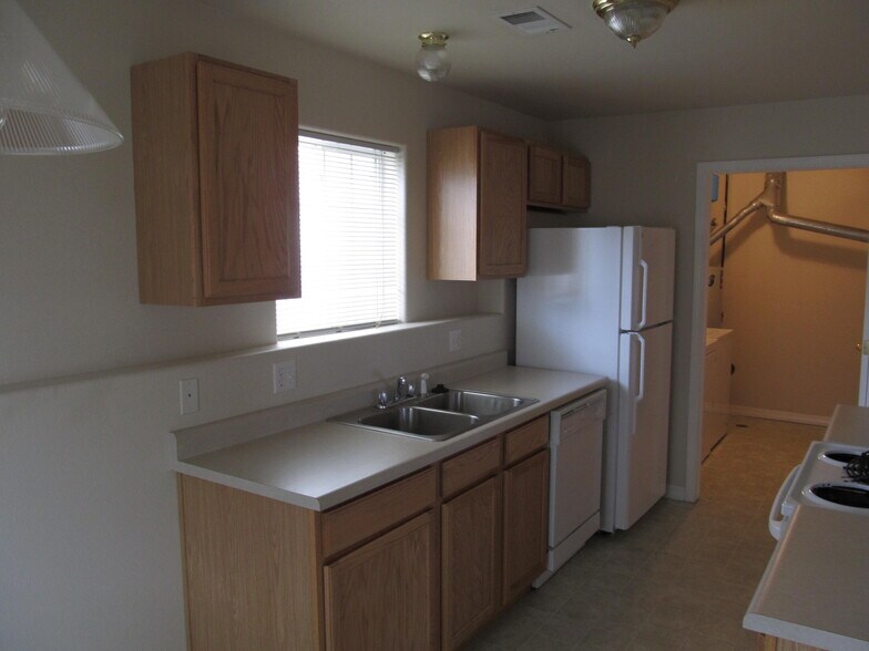 Building Photo - 4006 Cheyenne St