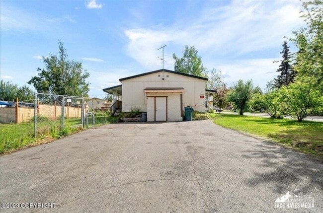 Building Photo - Rare Find! Spacious East Anchorage Home wi...