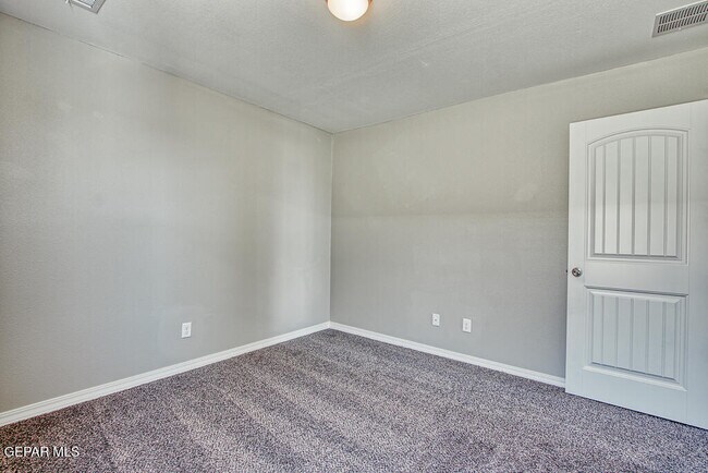 Building Photo - 14945 Tierra Haven Ave