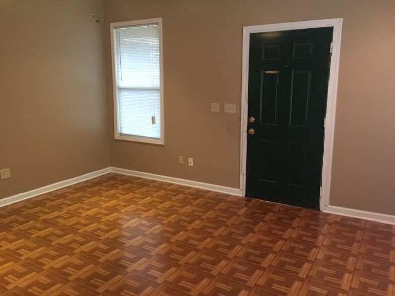 Building Photo - 1102 College St