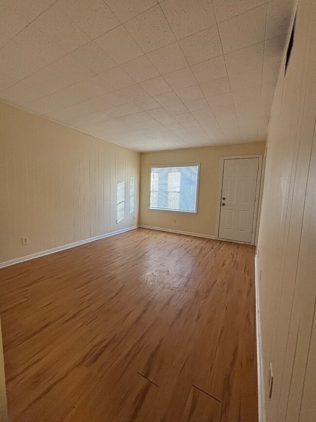 Building Photo - 705 E Center St