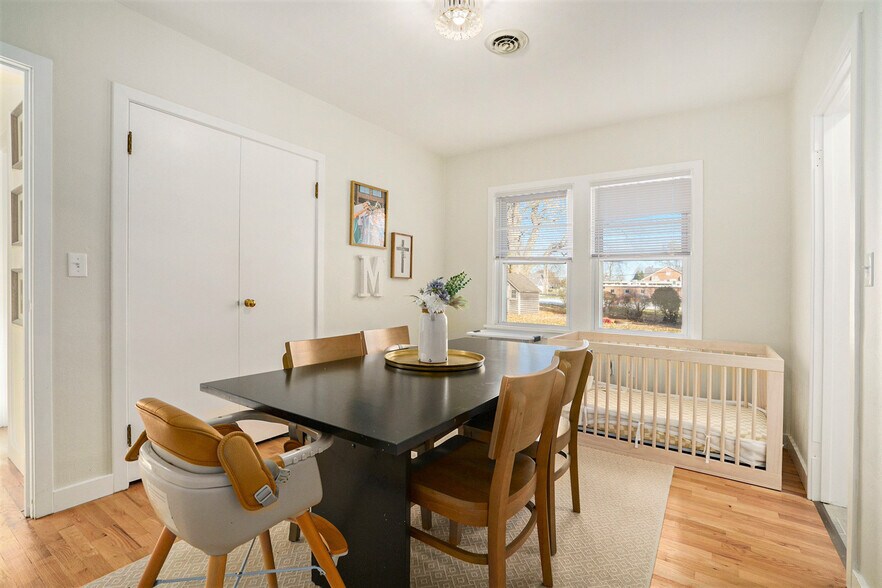 Building Photo - 204 E Spring St