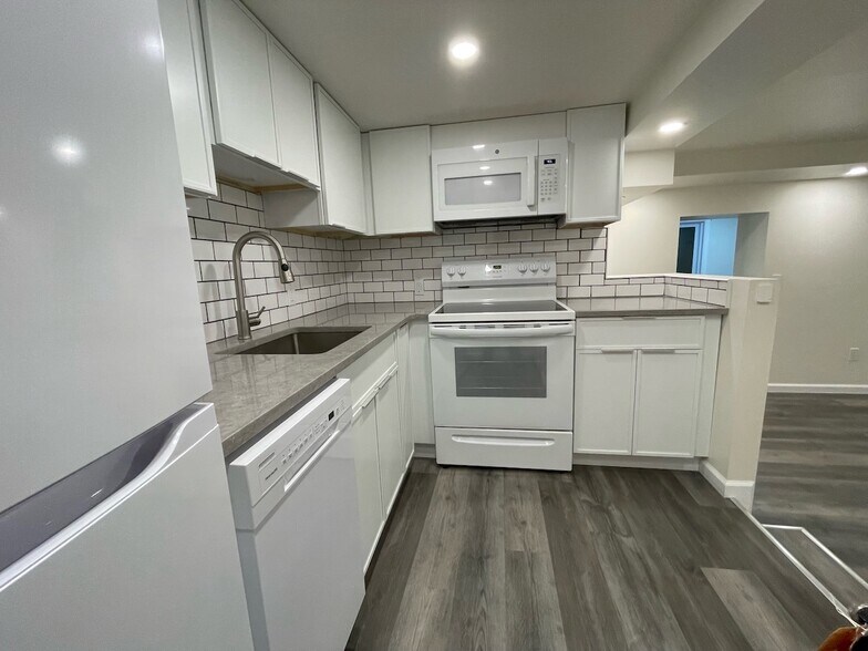 Building Photo - 84 Mearns Ave