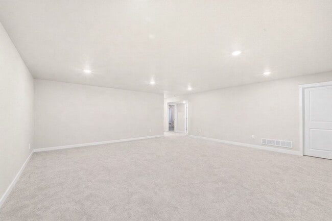 Building Photo - Gorgeous 5 Bed 3 bath Home In Aspen Meadows!!