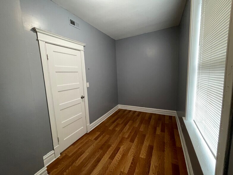 Building Photo - 2532 S Albany Ave