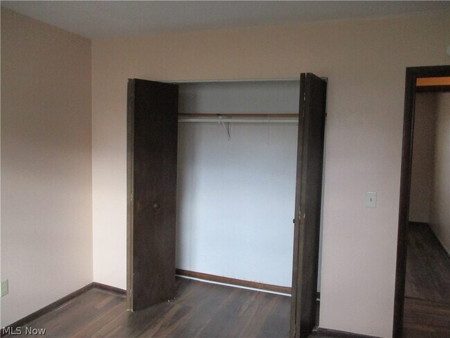 Building Photo - 14745 Hillcrest Ave
