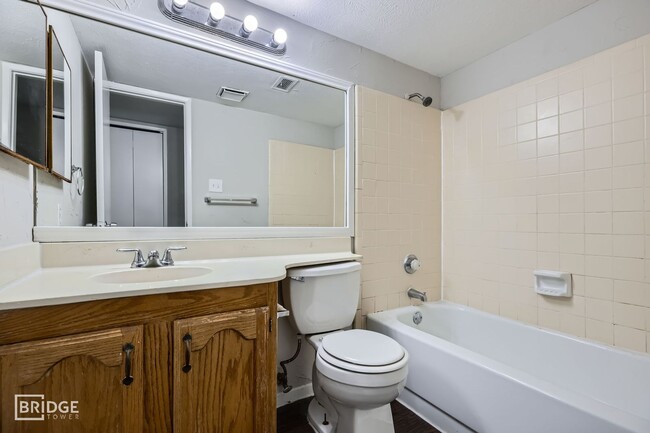 Building Photo - 8314 Kensington Dr