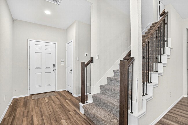 Building Photo - 9205 Inland Leather Ln