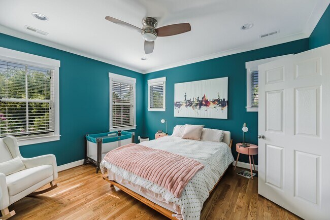 Building Photo - Available 9/22/25! Gorgeous 2-Story Home i...