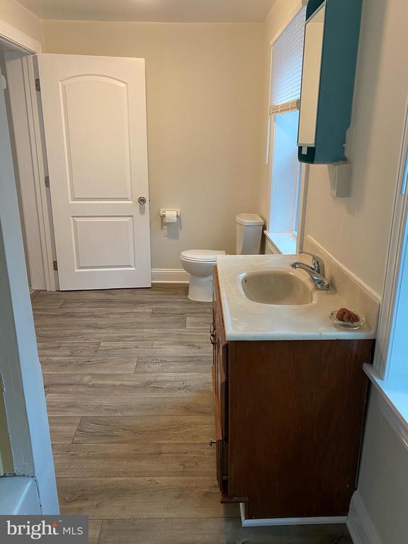 Building Photo - 616 11th St NE