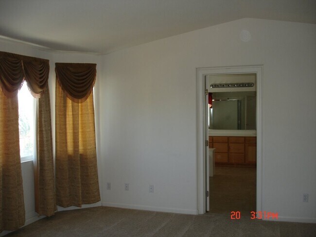 Building Photo - 2519 Withrow Ln