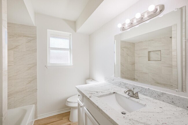 Building Photo - 802 Wright St