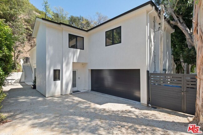 Building Photo - 1712 N Beverly Glen Blvd