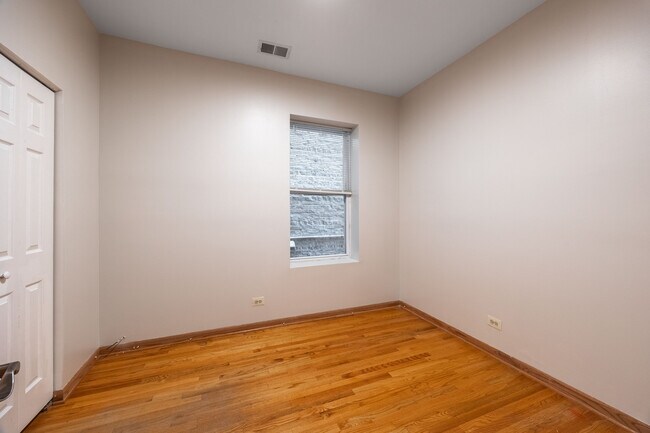 Building Photo - 1010 N Kedzie Ave