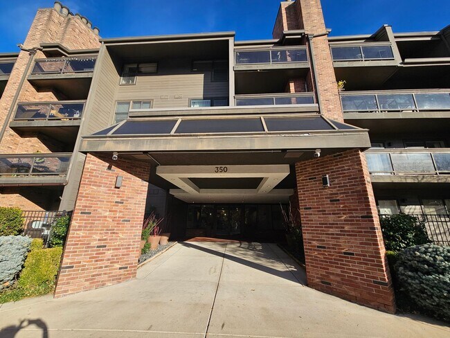 Building Photo - Cherry Creek Beautiful and Bright 1 Bed 1 Bath Condo