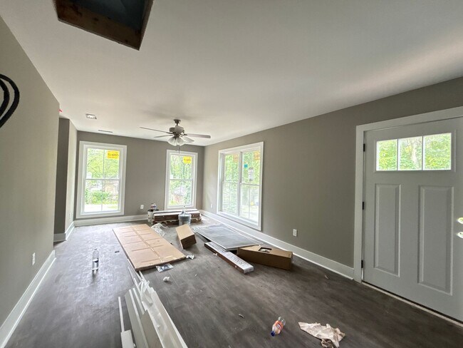 Building Photo - 1344 Park St