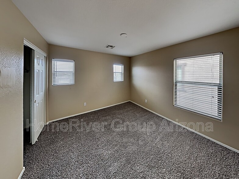 Building Photo - 6413 W Valencia Dr