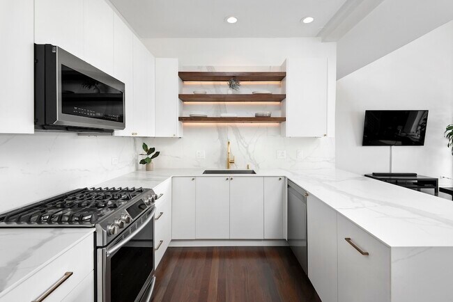 Building Photo - 808 N Greenview Ave