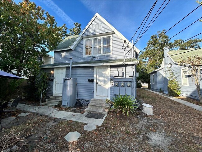 Building Photo - 727 Dartmoor St N