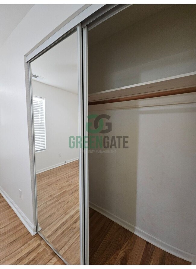 Building Photo - AVAILABLE NOW!! 3 Bedroom 2 Bath Home in Tracy!