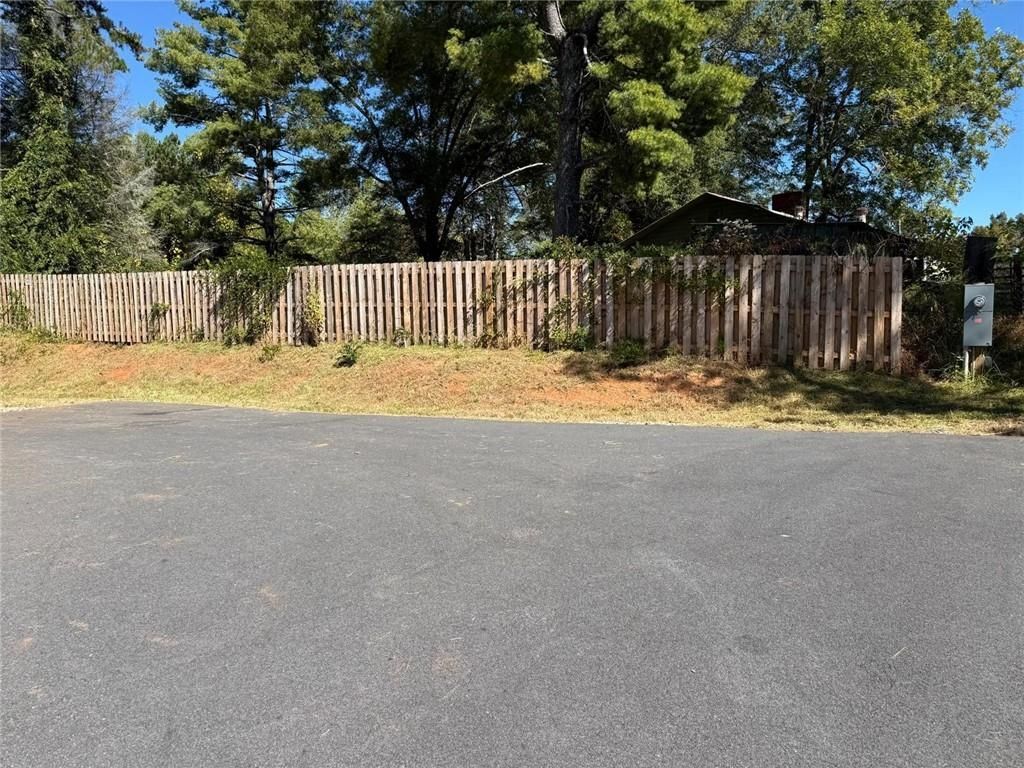 Building Photo - 635 Ben Higgins Rd