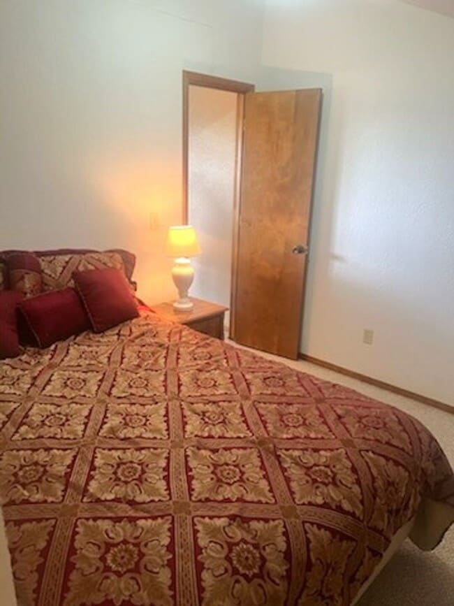 Building Photo - FOR RENT – LAKE HATCHER TOWNHOUSE CONDO