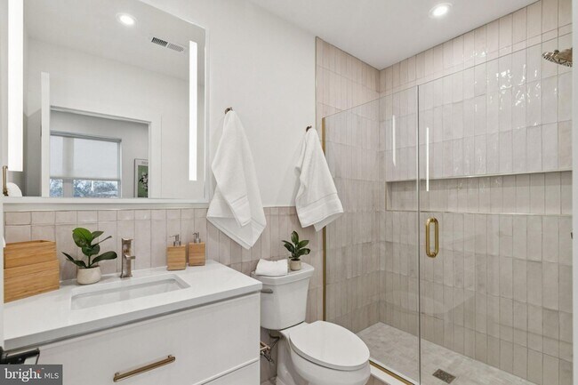 Building Photo - 30 W Allens Ln