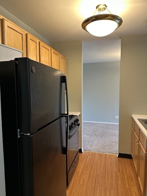 Building Photo - 1931 Prairie Square