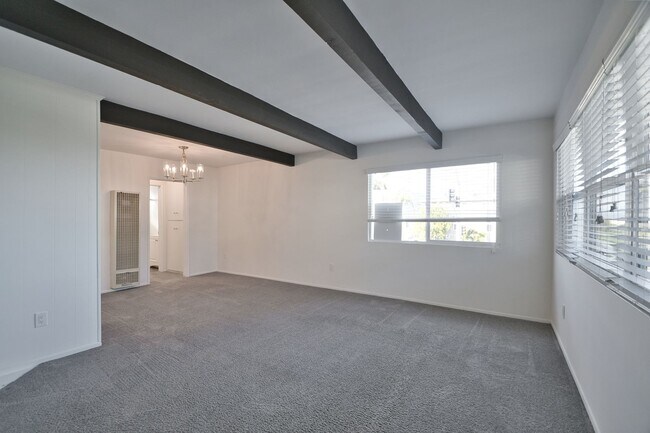 Building Photo - Remodeled 1 Bed/1 Bath in Manhattan Beach with City & Mountain Views — Garage + W/T Included