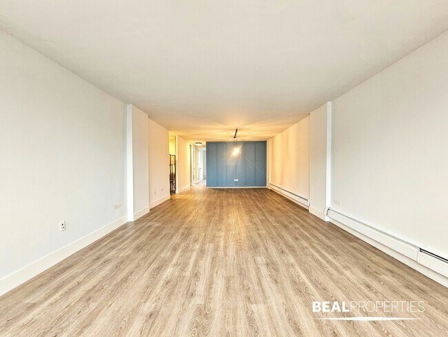 Building Photo - 1340 N Dearborn St
