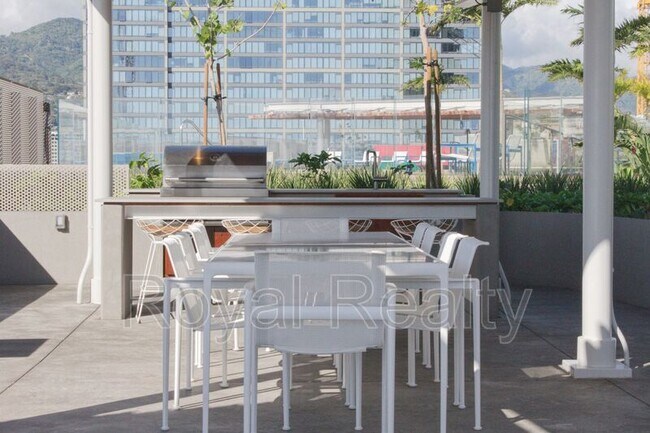 Building Photo - 1001 Queen St