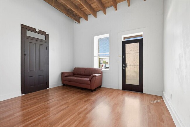 Building Photo - 837 S 8th Ave