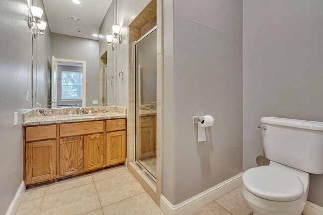 Building Photo - 1215 Rosedale St