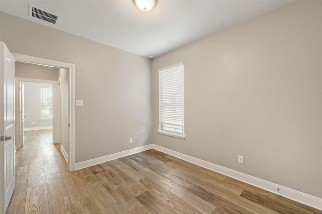 Building Photo - 199 Kennicott Dr