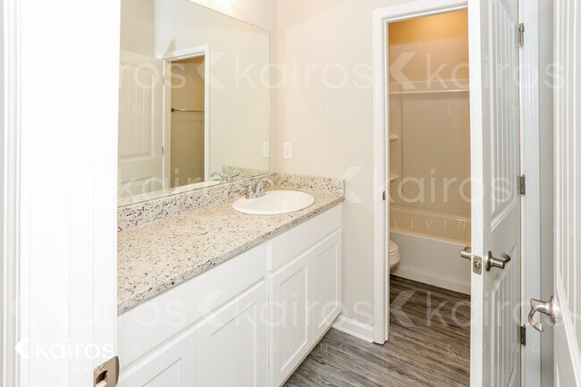 Building Photo - 6649 Tiger Pointe Dr.