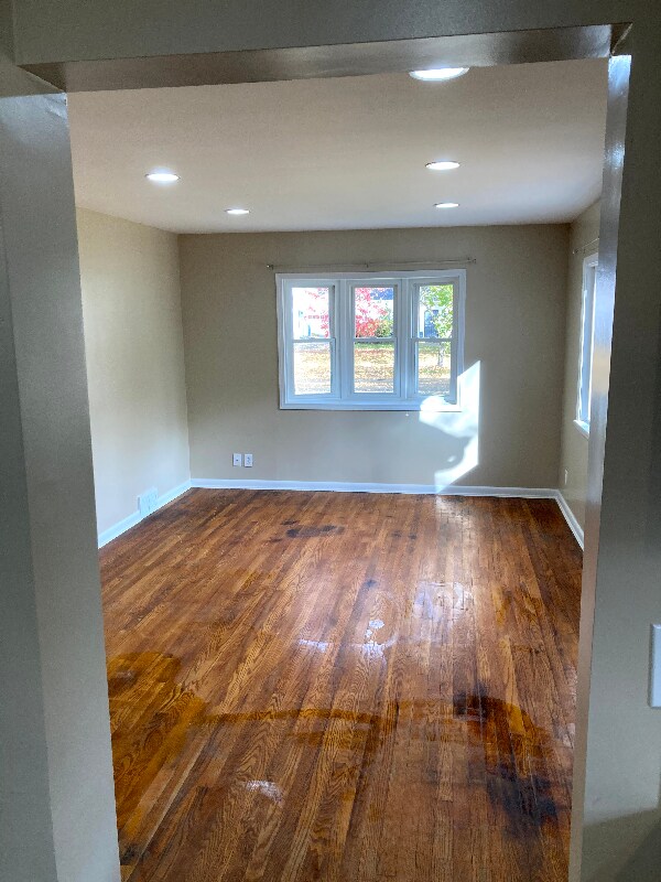 Building Photo - 300 Kenwood Ave