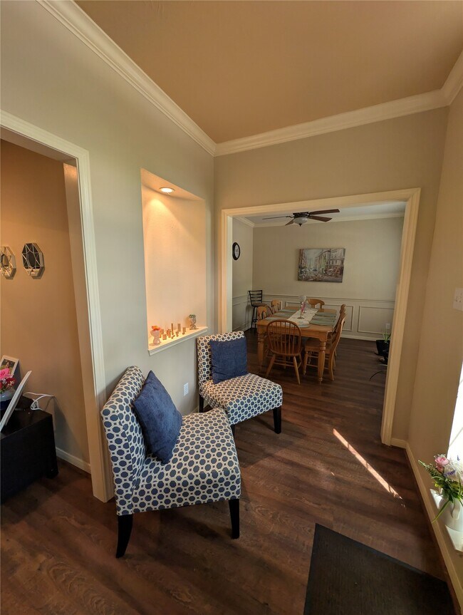 Building Photo - 130 Songful Woods Pl