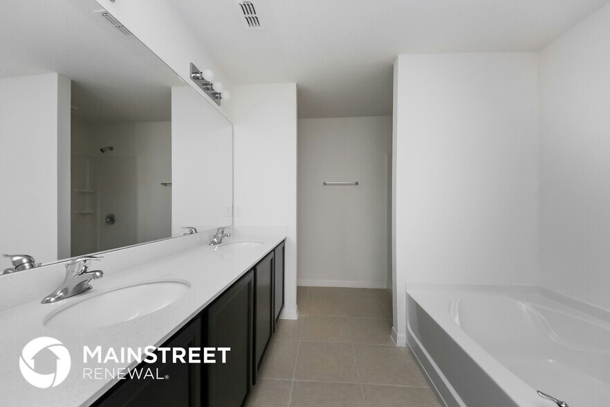 Building Photo - 1452 Swan Lake Cir