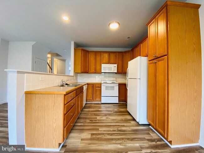 Building Photo - 5147 Mallards Landing Dr