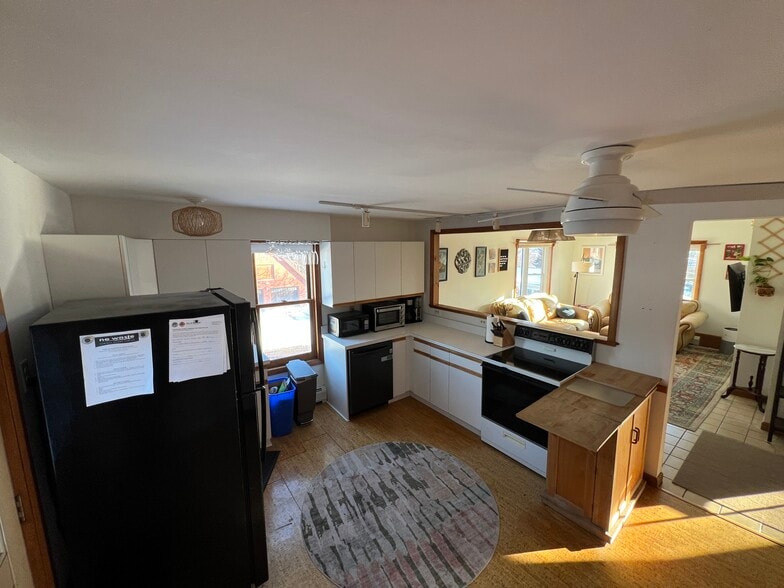 Kitchen - 39 Burling St