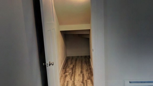 Building Photo - 1112 King Rd