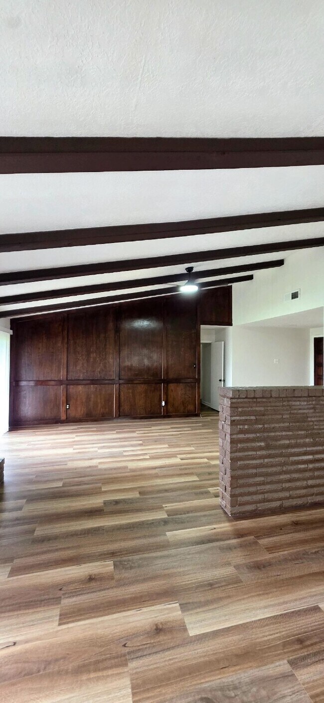 Building Photo - 8443 Gulfwood Ln