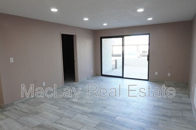 Building Photo - 10444 N 69th St