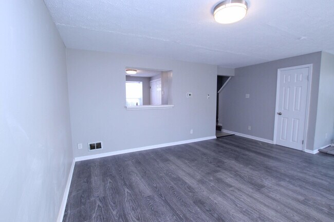 Building Photo - 52 Victoria Manor