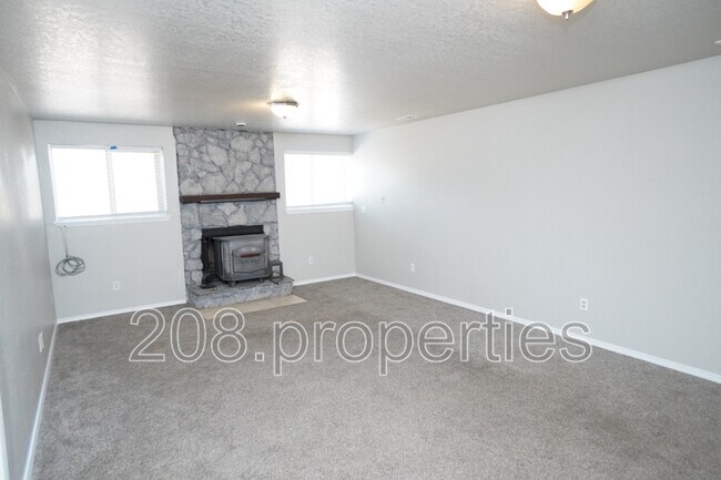 Building Photo - 698 Berwick Dr