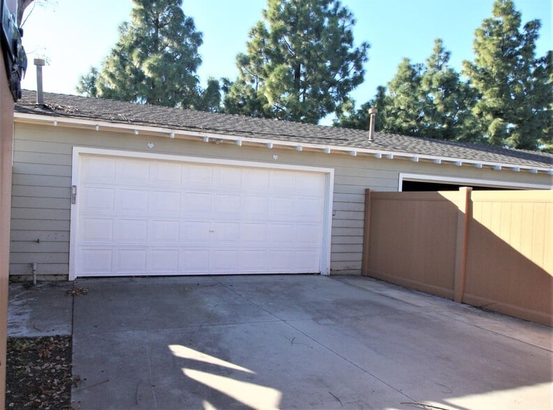 Building Photo - 265 S Olive St