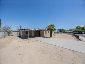Building Photo - 2130 W Cortez St