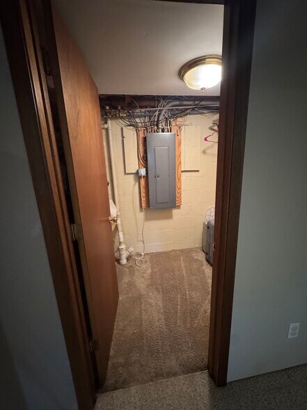 Building Photo - 4760 Dominick Dr