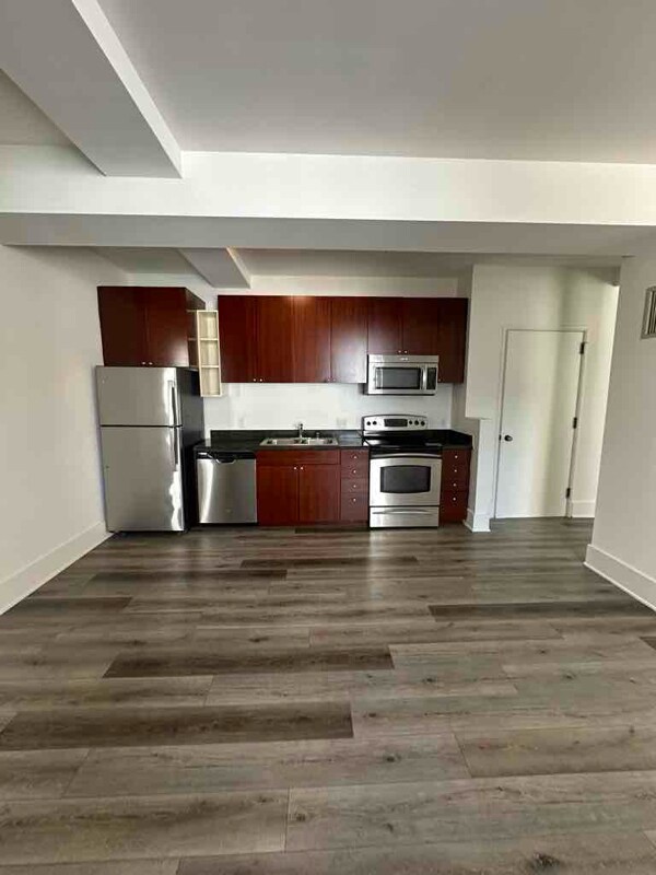 Building Photo - 810 Flower St