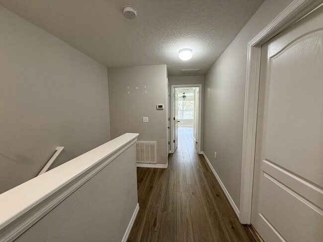 Building Photo - "Charming 3-Bed, 3-Bath Townhouse Retreat in Trinity, FL – 1501 Sq. Ft. of Comfort and Style!"